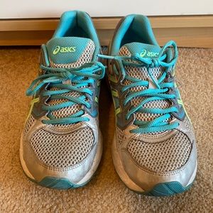 ASICS women’s running shoe size 10
